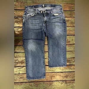 Great pair of jeans. Size: 35x32